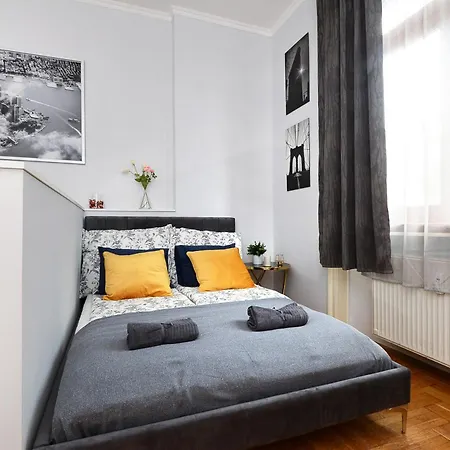 Singer R162 Apartman