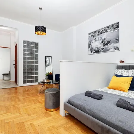 Luxury R162 Apartment