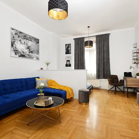 Luxury R162 * Budapest