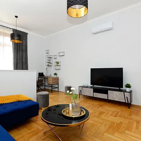 Luxury R162 * Budapest